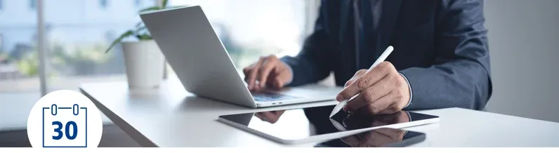 mann arbeitet am laptop | 1&1 mann arbeitet am laptop